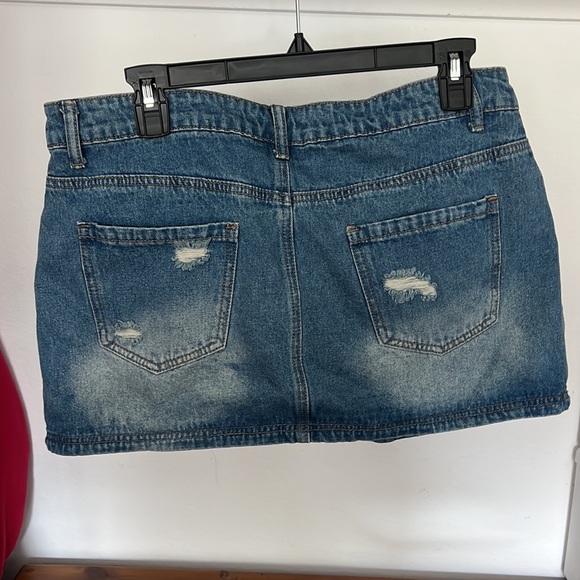 edikted mini skirt(BRAND NEW) - Picture 2 of 3